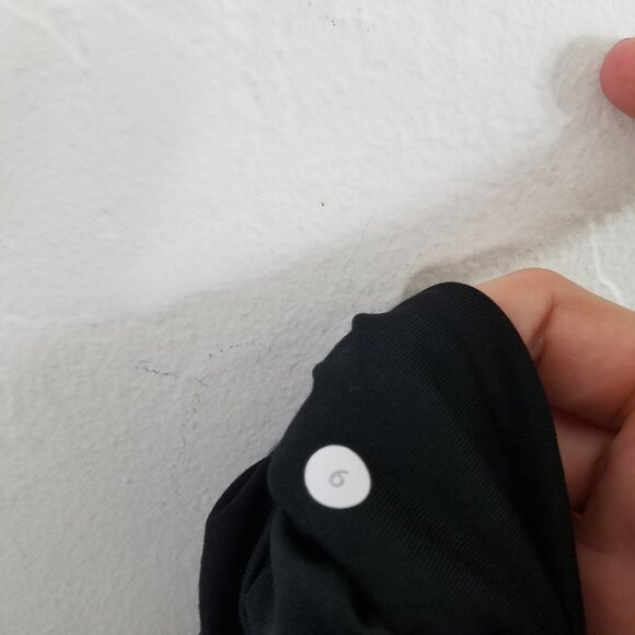 Lululemon Reversible High Rise Shorts Size 6 - Picture 5 of 9